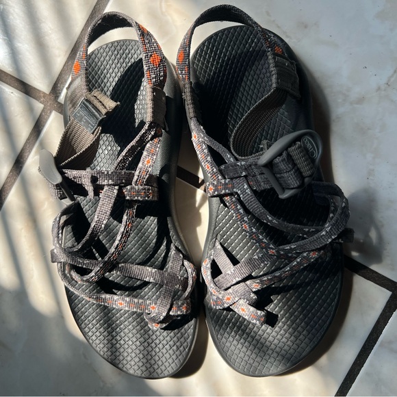 Chacos size 7 - Picture 4 of 5